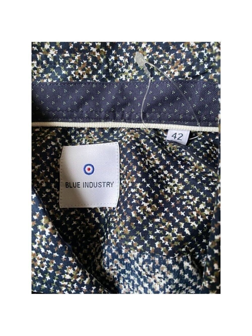 BLUE Industry Button Down Shirt Sz 42 "Army Graphic" - Picture 8 of 9